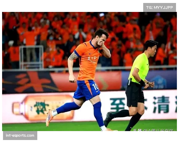 山东泰山瓦科替补登场盘活右路，持球突破与传中能力创造空间